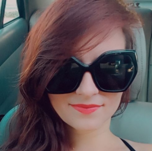 Meet your Posher, Sabra - Picture 3 of 3